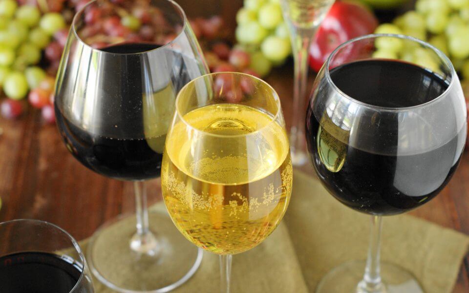 How to Choose the Right Wine Glass 1 How to Choose the Right Wine Glass by Perfect Break Wines